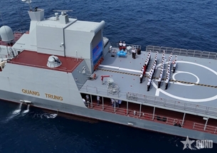 ពេលវេលាដ៏មោទនភាពមួយ ខណៈដែលនាវាលេខ ០១៦-Quang Trung ឆ្លងកាត់ខ្សែអេក្វាទ័រ